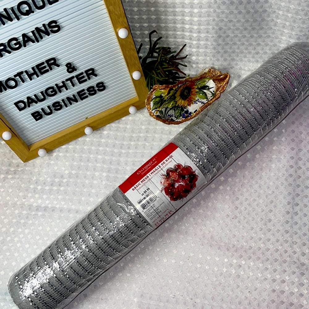 Christmas Basic Mesh Silver Indoor/Outdoor 21" x 10 Yd Celebrate It New.